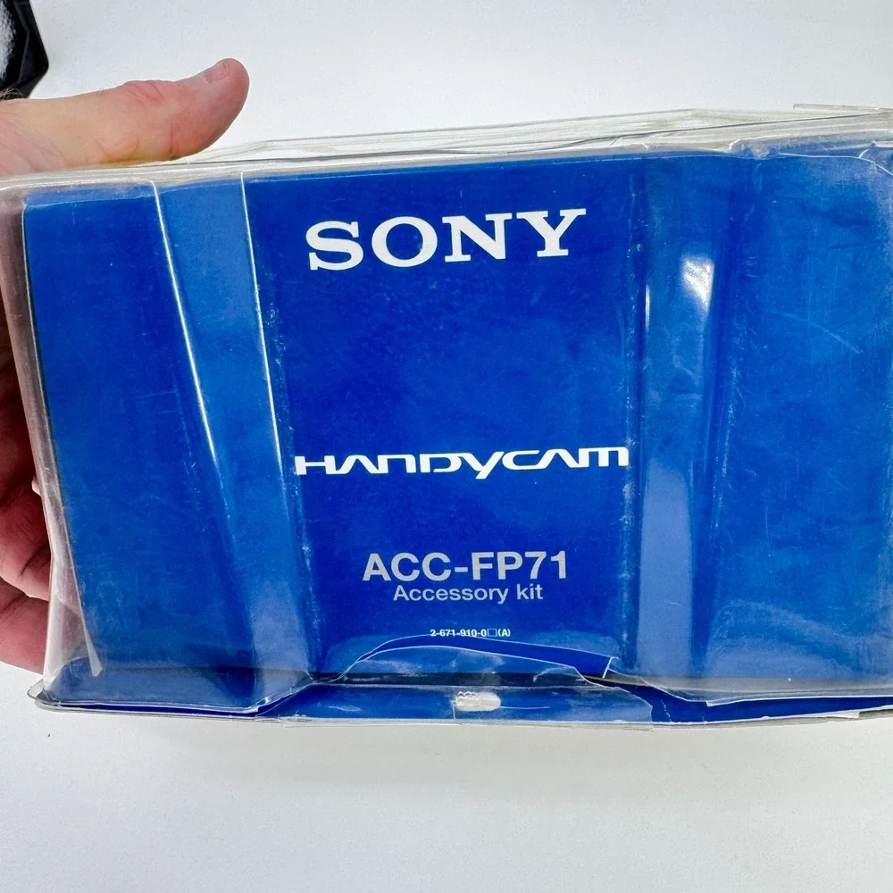 Sony ACC-FP71 Handycam Accessory Kit NP-FP71 Battery Case Strap New Damaged Box